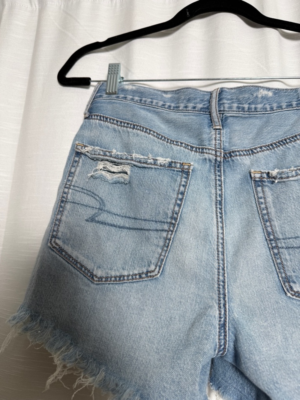 American Eagle Distressed Denim Shorts Light Wash Frayed Hem | Size 4 - Picture 11 of 14